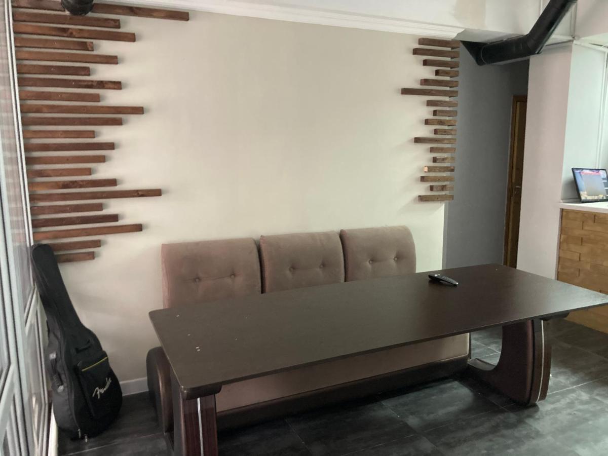 Hostel Del Luna Ałma Ata Zewnętrze zdjęcie