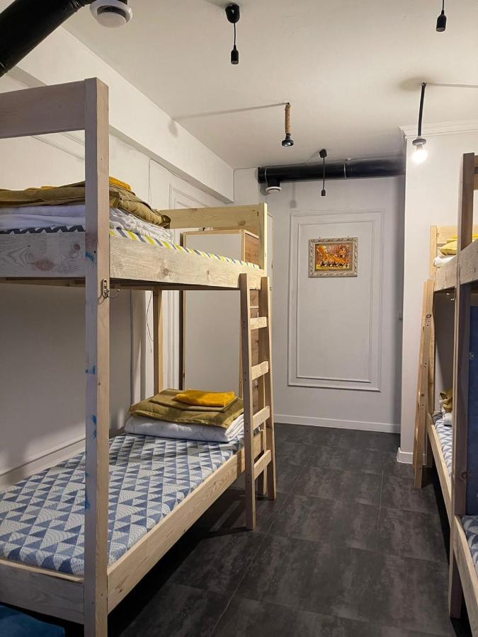 Hostel Del Luna Ałma Ata Zewnętrze zdjęcie