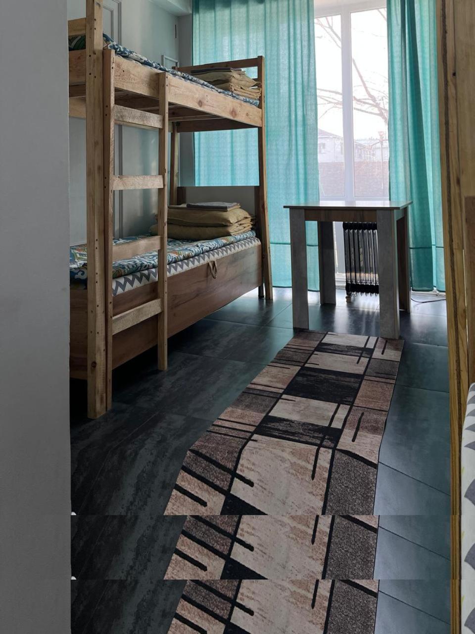 Hostel Del Luna Ałma Ata Zewnętrze zdjęcie