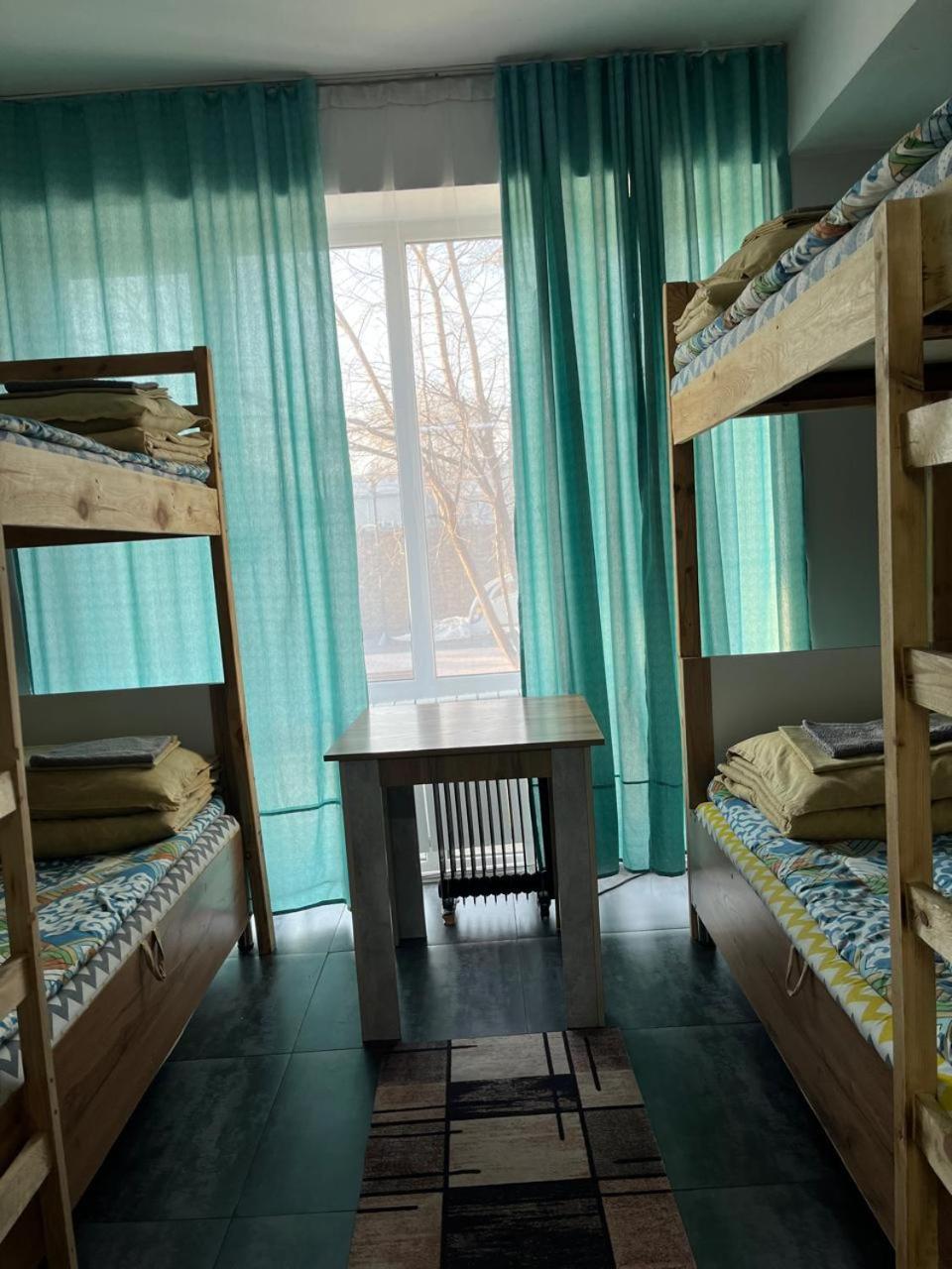 Hostel Del Luna Ałma Ata Zewnętrze zdjęcie