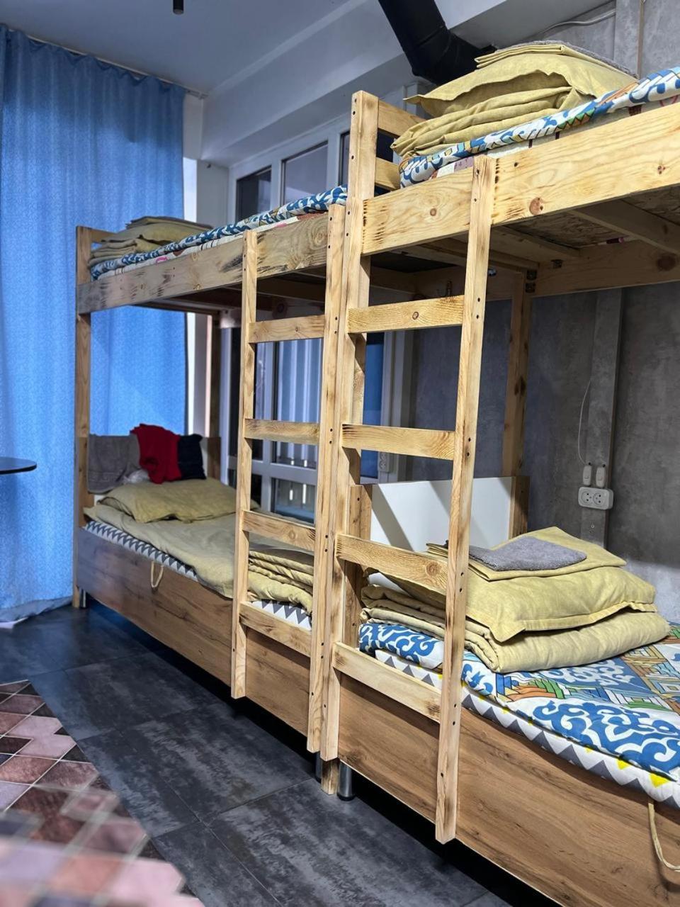 Hostel Del Luna Ałma Ata Zewnętrze zdjęcie