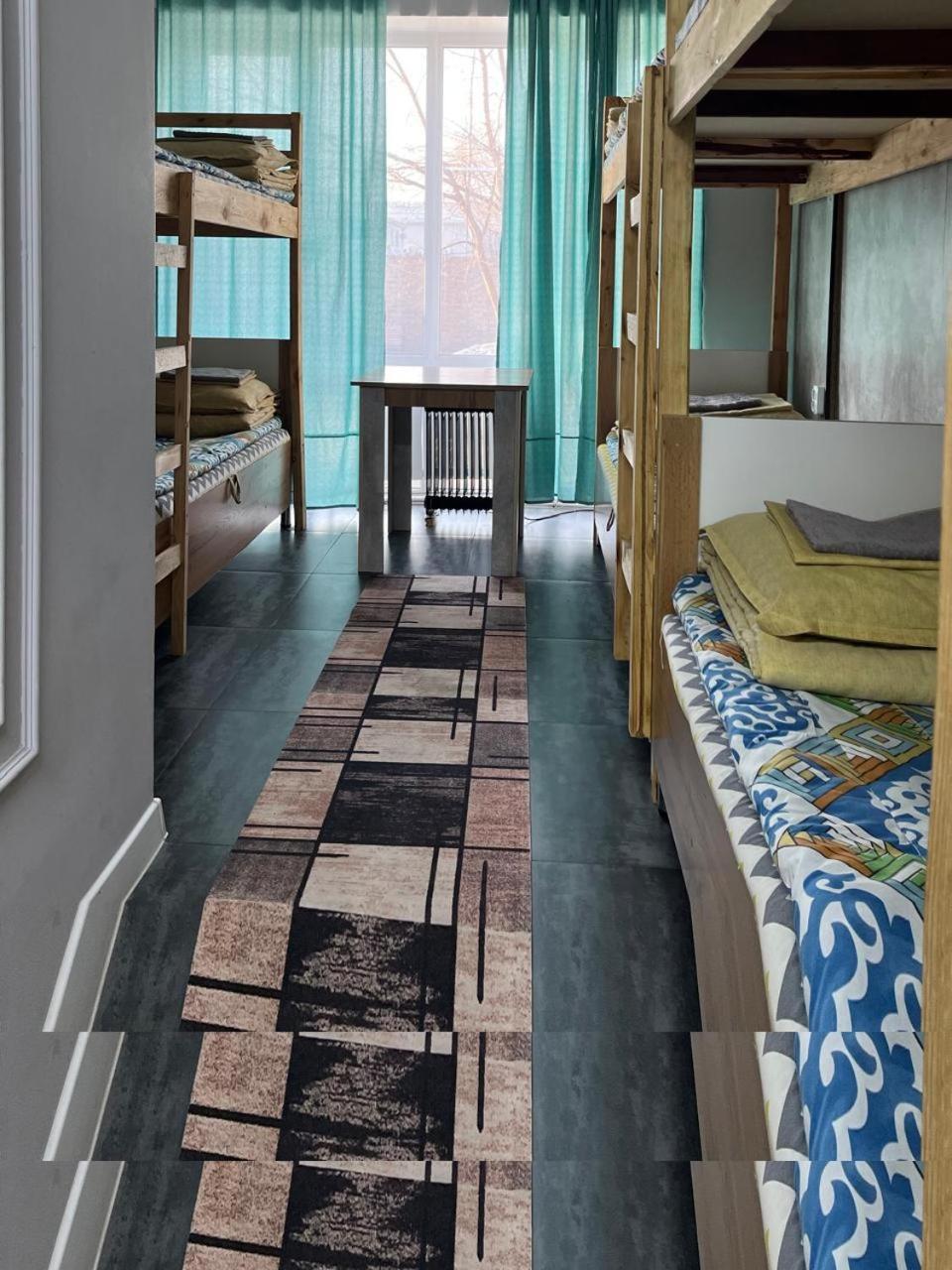 Hostel Del Luna Ałma Ata Zewnętrze zdjęcie