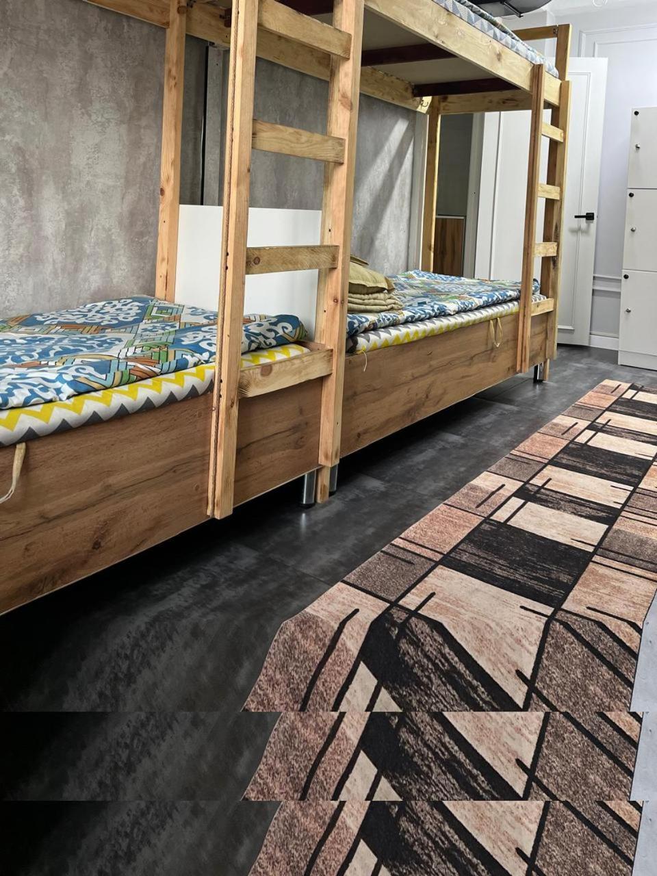 Hostel Del Luna Ałma Ata Zewnętrze zdjęcie