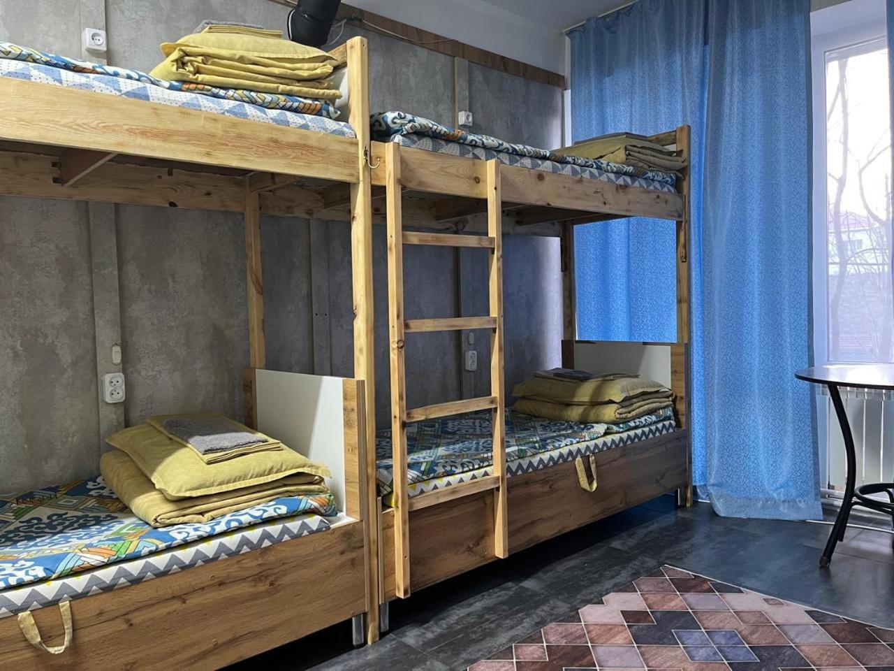 Hostel Del Luna Ałma Ata Zewnętrze zdjęcie