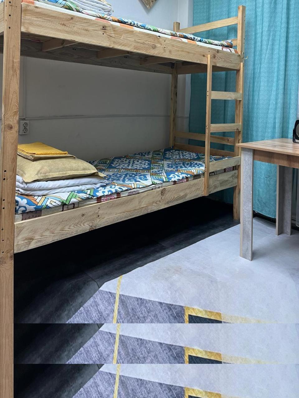 Hostel Del Luna Ałma Ata Zewnętrze zdjęcie